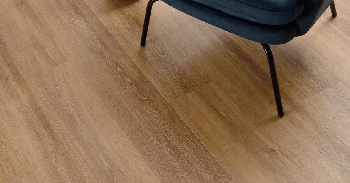 Mulled Oak: Commercial LVT Flooring from the Amtico Spacia Collection